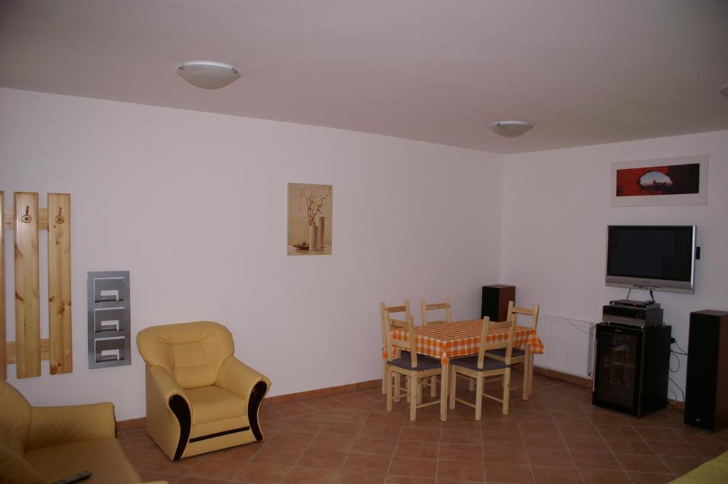 ホテル Oeregtoelgy Panzio Csongrád 部屋 写真